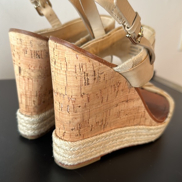 Coach women sandal size 6 tan color - Picture 4 of 11